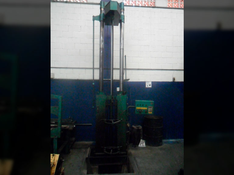 Componentes hidráulicos de empilhadeira recondicionados pela Scarpanti